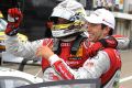 Mike Rockenfeller jubelt mit Timo Scheider, dem Pole-Setter von Zandvoort