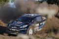 Mikko Hirvonens Ford vor dem Feuer bei der Rallye Italien