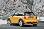 Mini Cooper S F56 2014 Hatchback Steilheck 2.0 Vierzylinder Turbo Overboost Mid Sport Green Gokart Feeling TFT Display Mini Connected Infotainment Social Networks Driving Assistant DSC ABS EBD CBC DTC EDLC Heck Seite