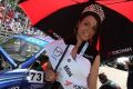 Mit Schirm, Charme und Schärpe bei der WTCC: Die aktuelle Miss Yokohama in Porto