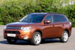 Mitsubishi Outlander 2013 3. Generation 2.0 MIVEC 2.2 DI-D Clean Diesel Plug-in-Hybrid SUV Crossover Offroader Front Seite Ansicht