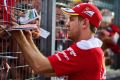 Nicht zu Mercedes: Sebastian Vettel will auch weiterhin ein rotes Hemd tragen