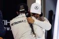 Nico Rosberg und Lewis Hamilton auf dem Podium in Abu Dhabi 2016