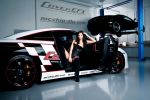 McChip-DKR CoverEFX Nissan GT-R 3.8 V6 Biturbo Folie Racing Style Folierung CFC Serie 400 Classic Style Anthracite Style Playmate Miss Tuning Silvia Hauten Seite Ansicht