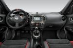 Nissan Juke Nismo RS 2015 Performance Kompakt SUV Crossover Allrad 1.6 DIG-T Turbo Torque Vectoring Around View Monitor Nissan Safety Shield Blind Spot Warning Lane Departure Warning Moving Object Detection Interieur Innenraum Cockpit