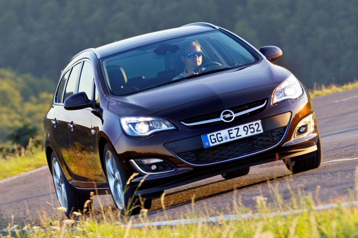 Opel astra 2014 года