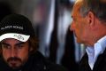 Ron Dennis bestätigt, dass Fernando Alonso an Bord bleiben wird