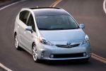 Toyota Prius v versatility Hybrid Synergy Drive Van 1.8 Vierzyilnder Elektromotor VSC TRC HAC Entune Smartphone Front Ansicht