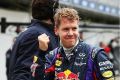 Sebastian Vettel ballt die Faust und zeigt den berühmten Finger: Pole-Position!