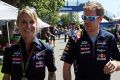 Sebastian Vettel mit Medienbetreuerin Britta Roeske im Paddock in Melbourne