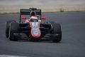 Seltenes Bild am Donnerstag: Jenson Button und der McLaren-Honda in Bewegung
