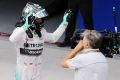 Sieg in Interlagos: Nico Rosberg trägt seine Freude in die Welt hinaus