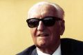 So kannte die Motorsport-Welt Enzo Ferrari: Unnahbar und mit Sonnenbrille