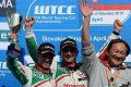 So sehen Sieger aus: Monteiro, Tarquini und Horiuchi beim Jubel auf dem Slovakiaring