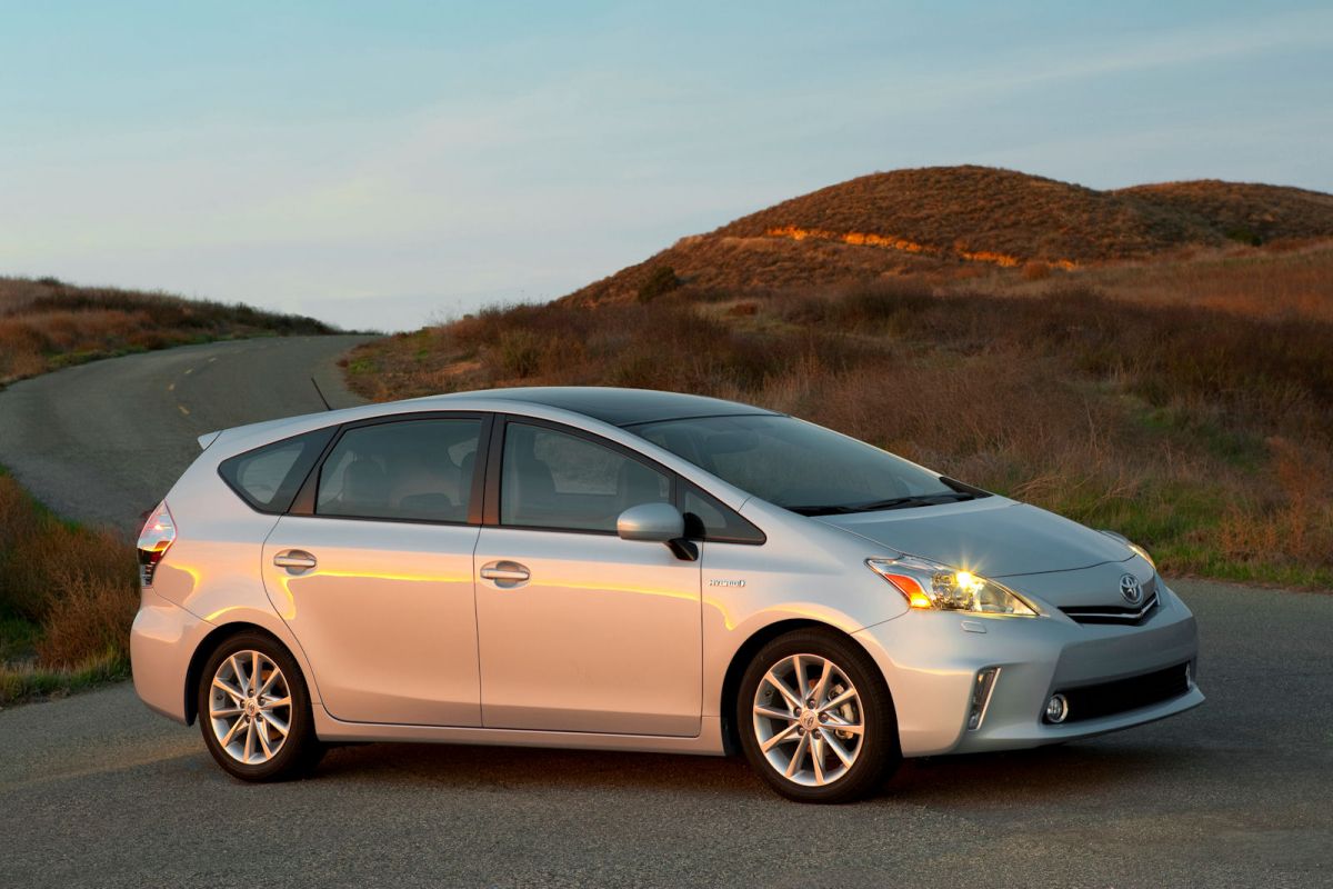 Toyota Prius v: Der neue Minivan mit Hybrid-Antrieb - Speed Heads