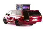 Toyota Sienna Remix West Coast Customs SiriusXM Soundanlage DJ Pult Swagger Wagon 3.5 V6 Familien Van Heck Seite