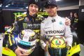 Valentino Rossi und Lewis Hamilton habe schon öfter über Motorräder gesprochen