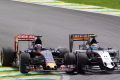 Was für eine Aktion: Verstappen setzt sich gegen Perez im Senna-S durch