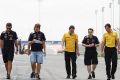 Weltmeister Sebastian Vettel beim Trackwalk vor dem Grand Prix von Bahrain