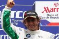 Wie einst über den Sieg in Brünn, so jubelt Alessandro Zanardi die Medaillen