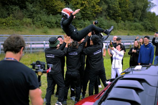 Marc Basseng, der Fahrer des Yangwang U9 Xtreme - das schnellste Serienauto der Welt