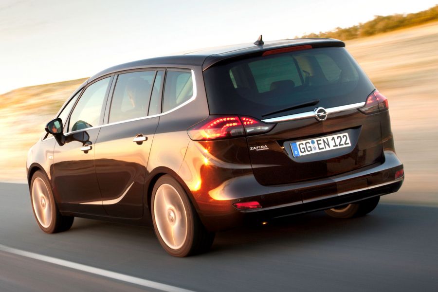 zum verkaufsstart im herbst 2011 decken die motoren eine spanne von 110 ps bis 165 ps ab 0025152 900x600